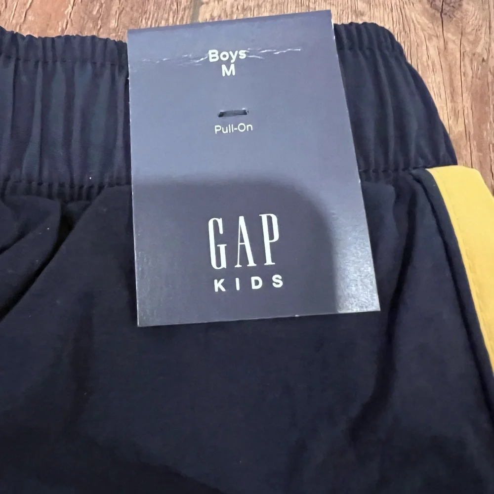 NWT Gap Kids Recycled Nylon Shorts, Medium